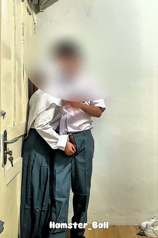 New Malay Desi, Public Scandal of High College Students in College Warehouse 18+