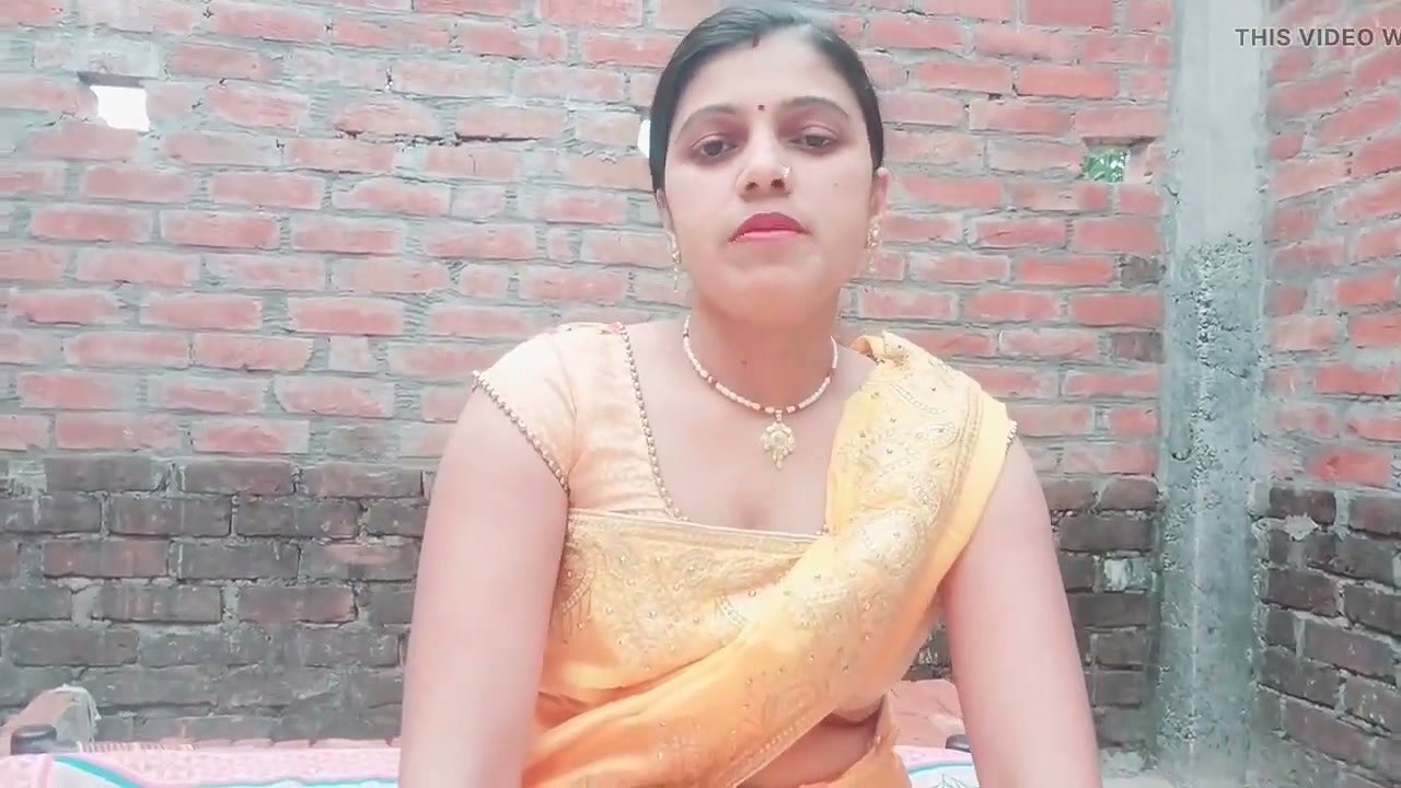 Watching Indian outdoor stepmom take a hot bath makes her stepson go crazy for fucking her