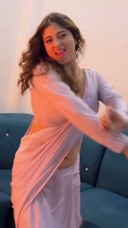 Babe Komal Looking So Gorgeous In Saree 2
