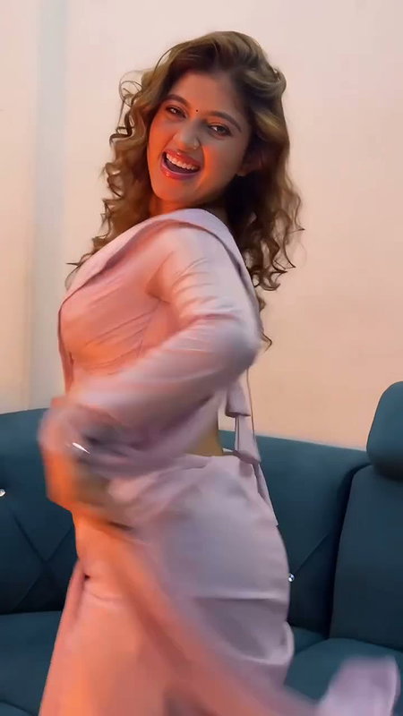 Babe Komal Looking So Gorgeous In Saree 2