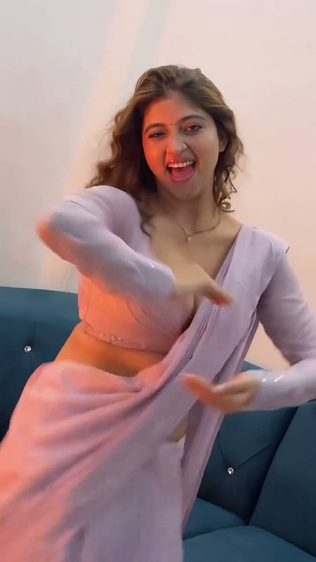 Babe Komal Looking So Gorgeous In Saree 2