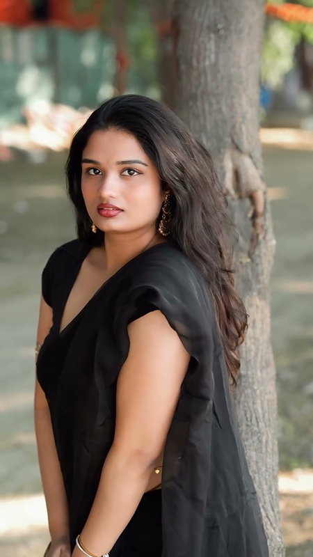 homely girl boobs in blouse sexy navel show
