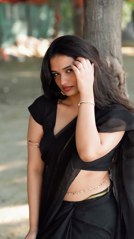 homely girl boobs in blouse sexy navel show