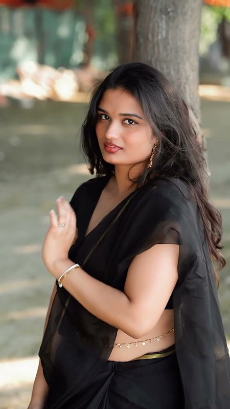 homely girl boobs in blouse sexy navel show