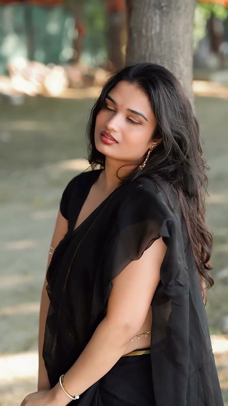 homely girl boobs in blouse sexy navel show