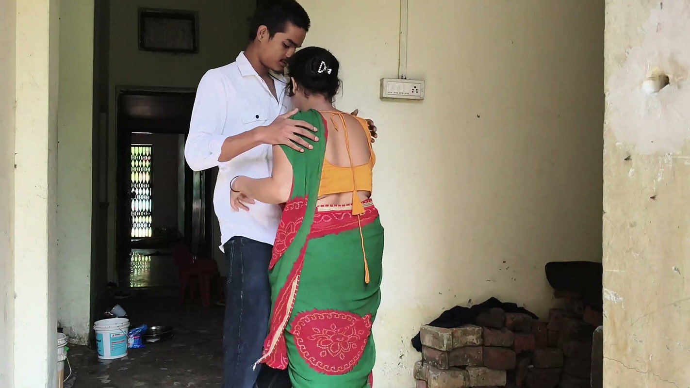 Singh hot scene – Maid-Malik, Saree removed, Navel caressed