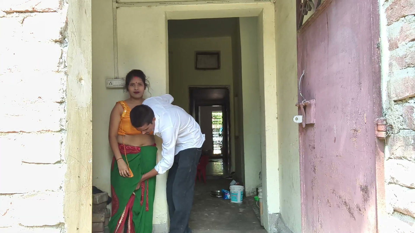 Singh hot scene – Maid-Malik, Saree removed, Navel caressed