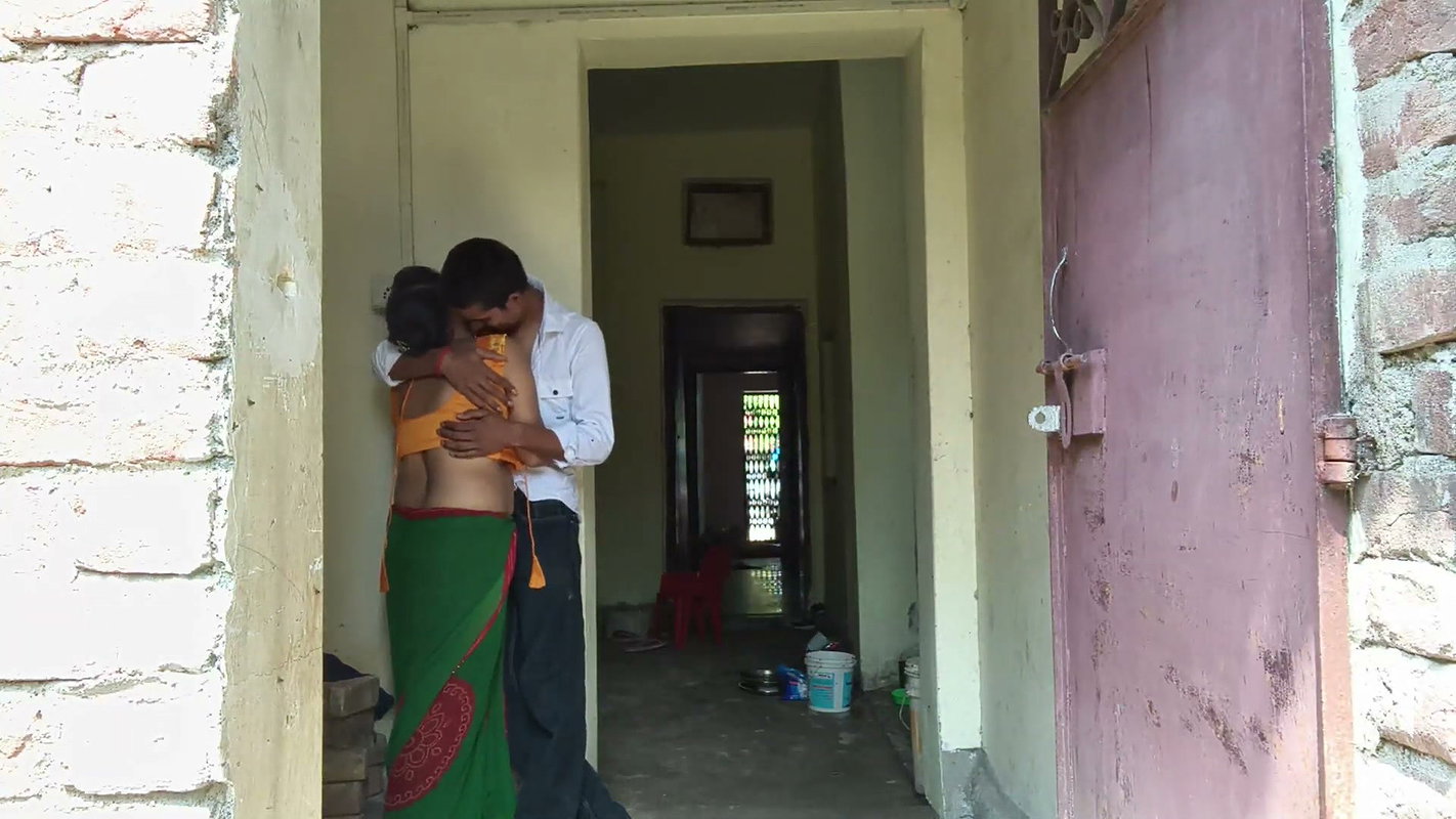 Singh hot scene – Maid-Malik, Saree removed, Navel caressed