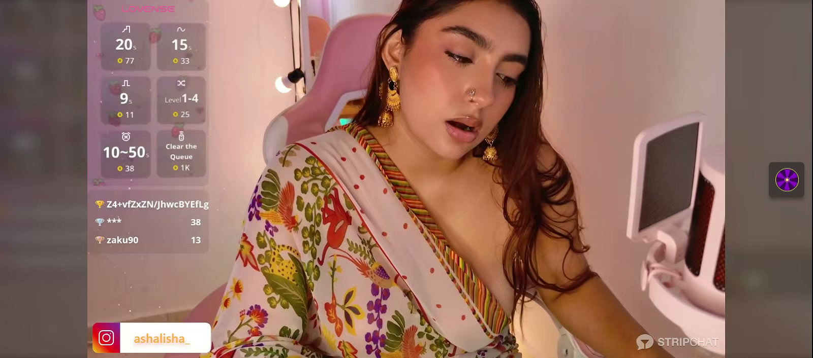 babe in saree without blouse Exposing Boobs With Nipple