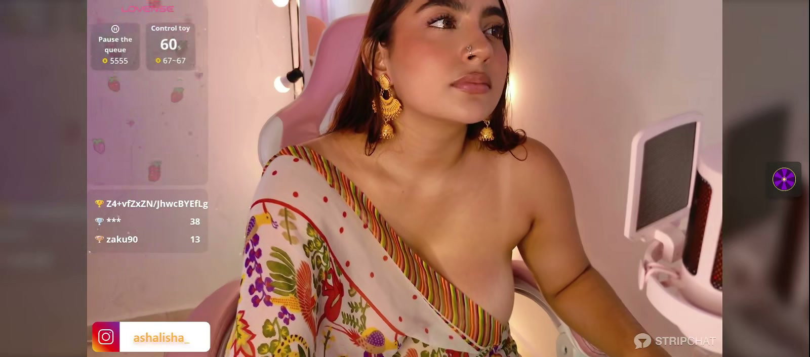 babe in saree without blouse Exposing Boobs With Nipple