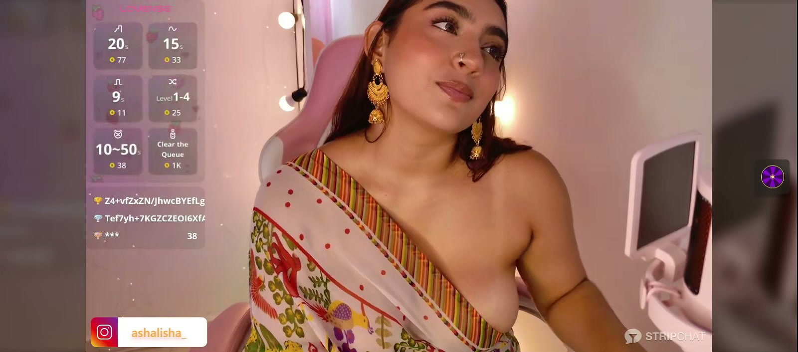 babe in saree without blouse Exposing Boobs With Nipple