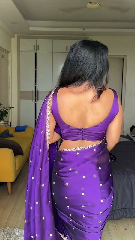 girl open boobs in blouse and hot navel deep show