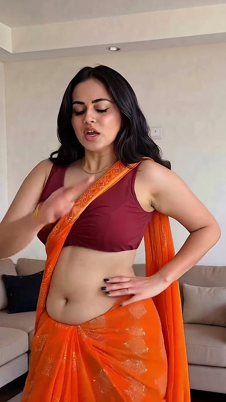 Desi Girl Samaira Hot Navel Show 2