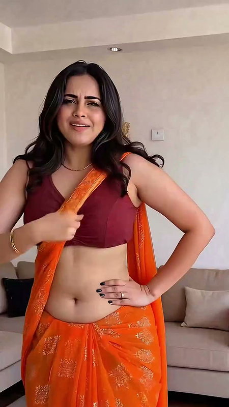 Desi Girl Samaira Hot Navel Show 2