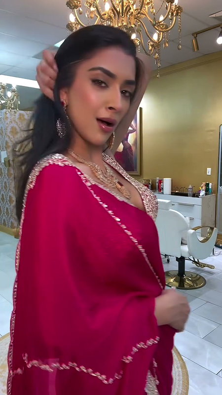 KIRAN TOO CAPTIVATING SEXY WIFE MATERIAL IN RED SAREE