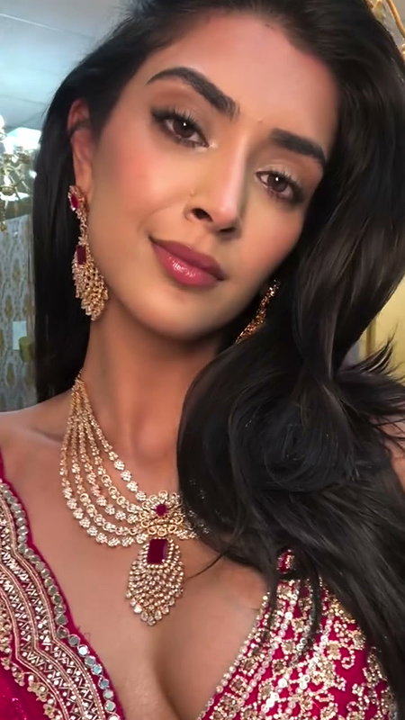 KIRAN TOO CAPTIVATING SEXY WIFE MATERIAL IN RED SAREE