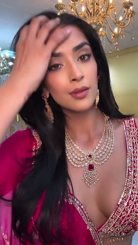 KIRAN TOO CAPTIVATING SEXY WIFE MATERIAL IN RED SAREE