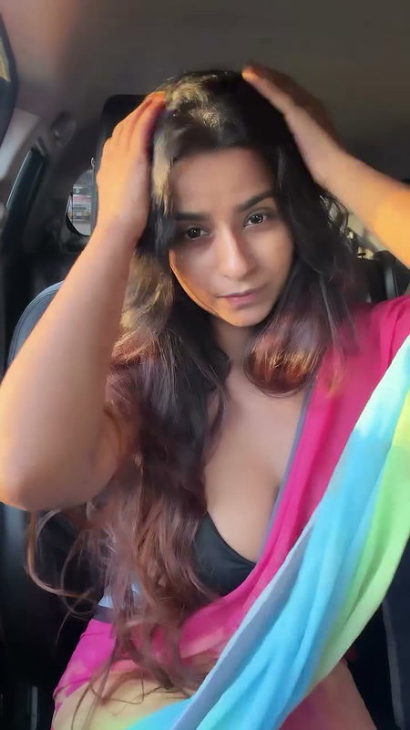 KHAN POPPING BOOBS CLEAVAGE IN SAREE 2