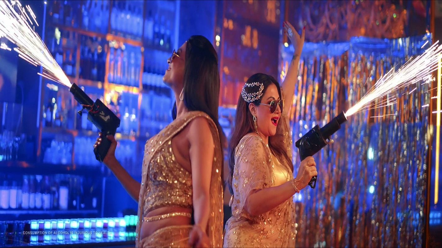 Mukherjee & Paoli Dam Sizzling Assets Tempting Shakes Hot Song HD Bibi Payra