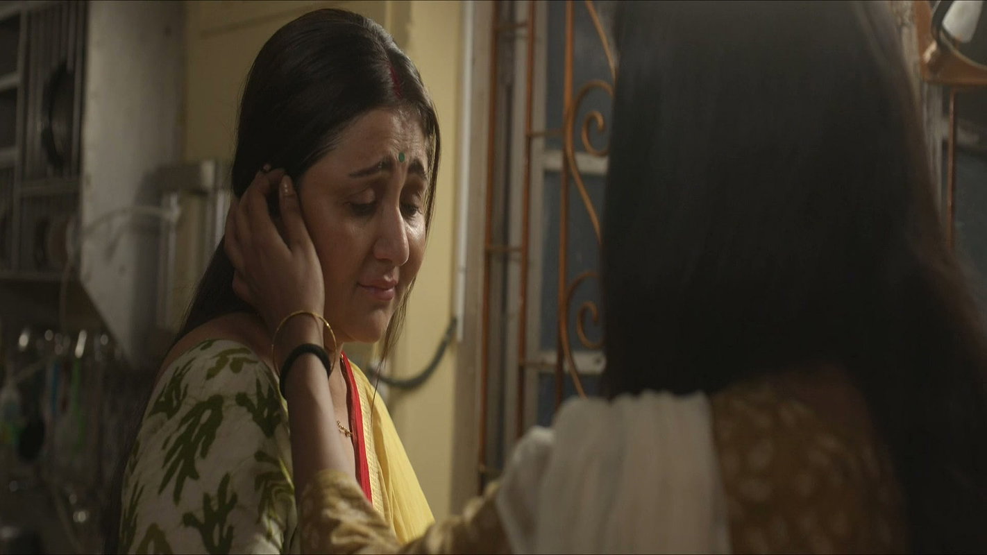 Mukherjee Busty Milfy Waist Pinched Hard Milky Cleavage Scenes HD Bibi Payra