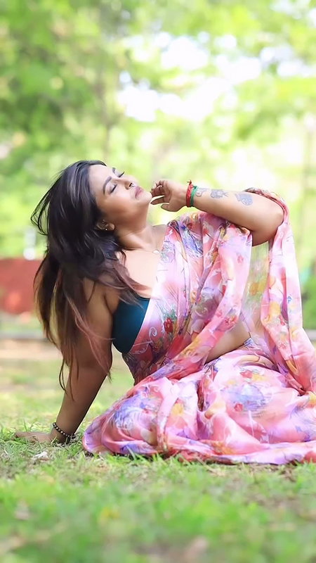 actress Archana seducing hot photoshoot in saree