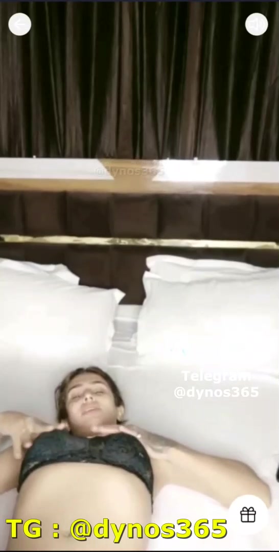 Insta influencer Manpreet Kaur Showing Nude Ass On Live Cam