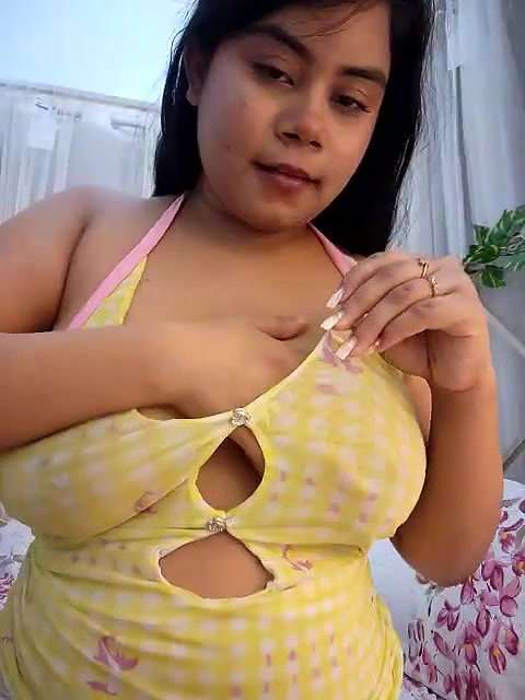 Chubby Girl  Amesha Show Her Big Boobs And Curves