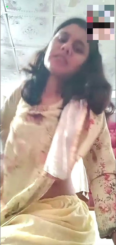 Cheater Girl Showing Fingering On VC With Many Boys part 2 (2)