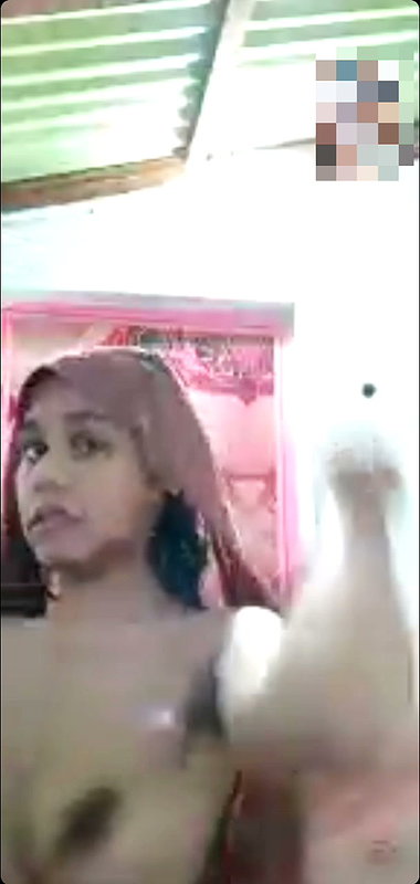 Cheater Girl Showing Fingering On VC With Many Boys part 2 (4)