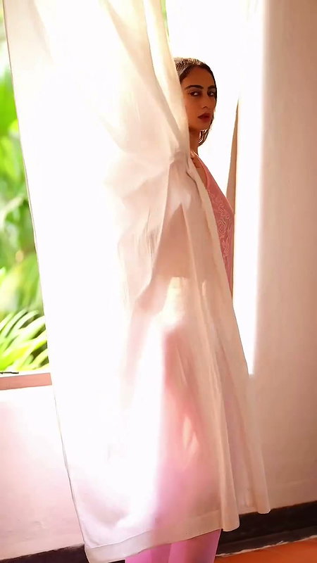 SHUKLA BACKLESS DIVA SIDE BOOB SEDUCTION SHOOT