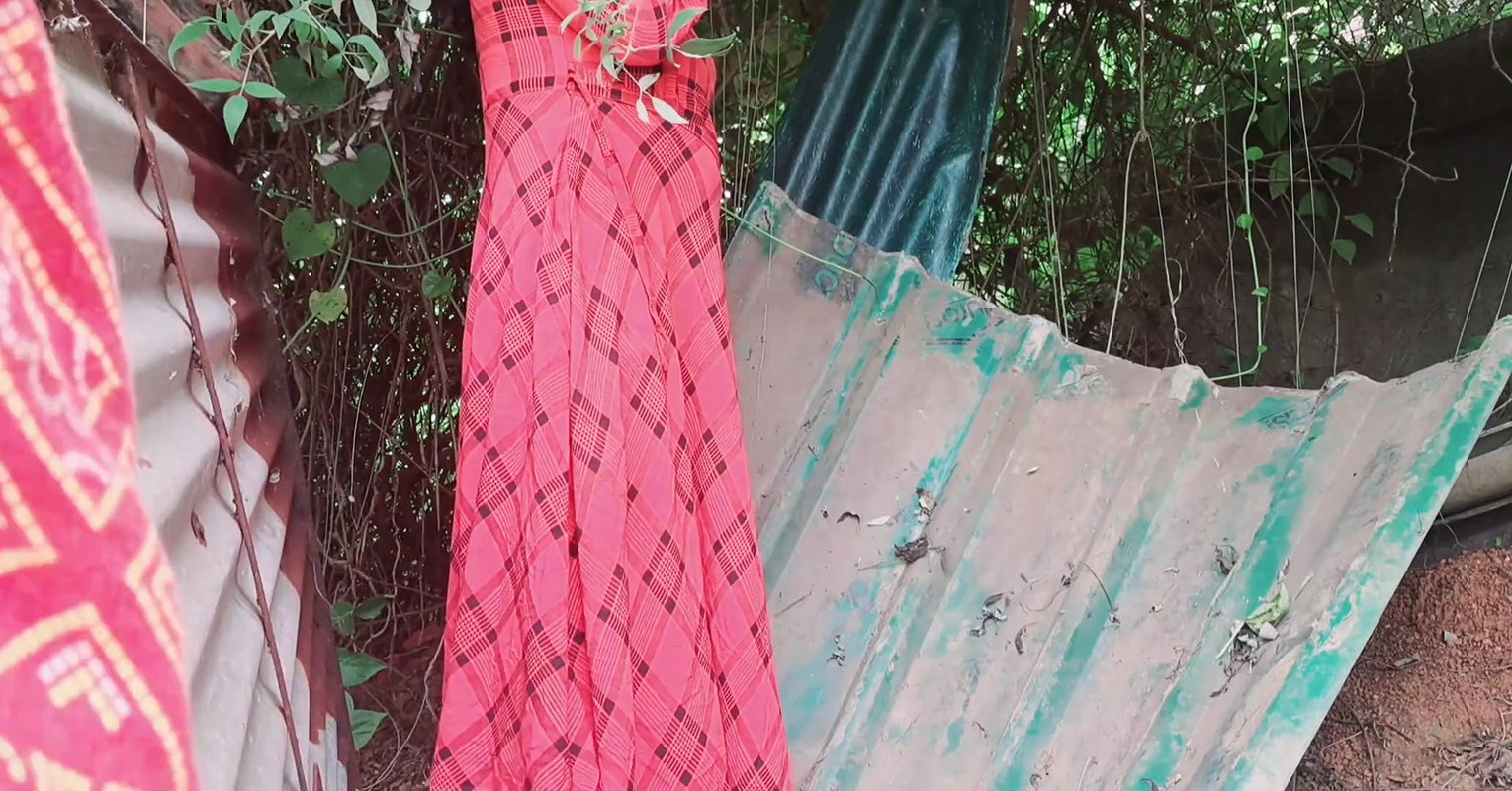 Best Indian Bangali Village bhabhi fucking outdoor forest by devar