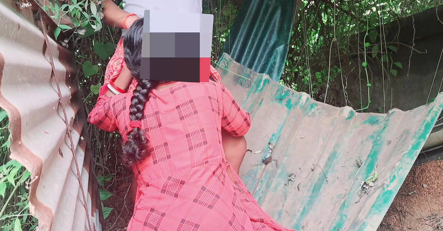 Best Indian Bangali Village bhabhi fucking outdoor forest by devar