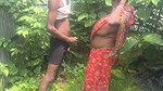 Indian desi housewife ki chudai ki jungle mein outdoor