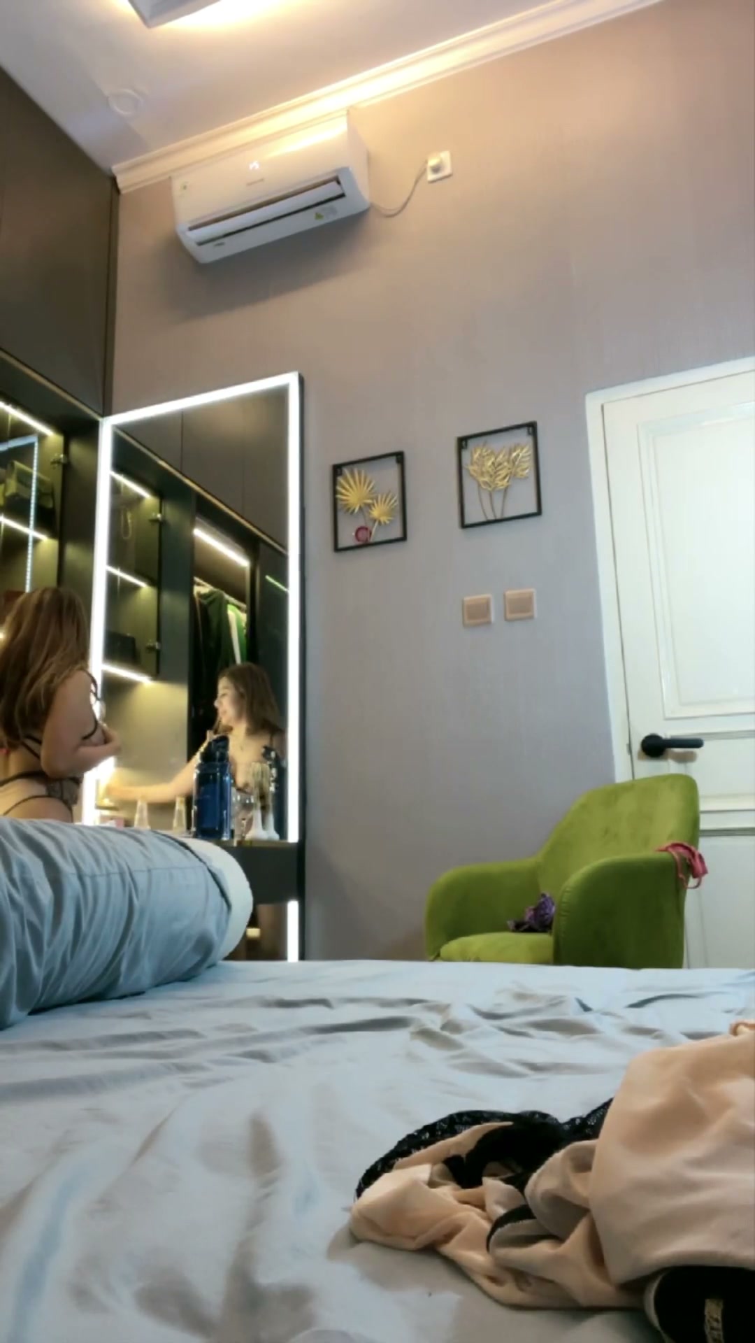 Frame 8