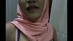 Enaknya remas susu di toilet