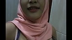 Enaknya remas susu di toilet