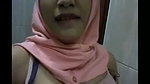 Enaknya remas susu di toilet
