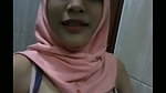 Enaknya remas susu di toilet