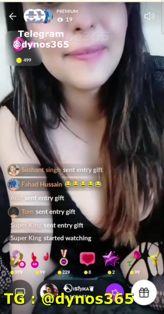 Sultry Ishika Nipple Peek and Hot Show With face