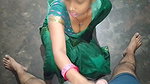 Sister-in-law in the kitchen, sister-in-law took out the water of the brother-in-law’s land, showing big boobs with her hands Hindi audio