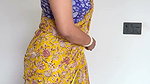 Chubby desi lady deep navel in yellow saree 1