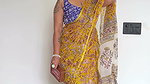 Chubby desi lady deep navel in yellow saree 1