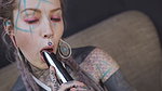 7 Filmz Anuskatzz bekommt einen Edelstahldildo um ihren arsch zu dehnen