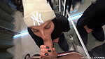 Alison Grey Freundin gibt einen riskanten Blowjob im Einkaufszentrum