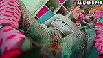 Anuskatzz Tattoo Girl spielt mit ihrem Anus Sexspielzeug und Solo Masturbation