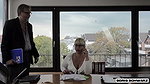 Boris Schwarz Versaute Blonde Sekretarin Fickt Im Buro Herum