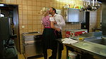 JuliaPink Der Kuchenchef fickt mich in seiner Kuche