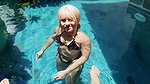 Lea Stern HARDCORE PUBLIC FUCK IN DER THERME FREMDER BADEGAST SPRITZT MIR VOLL IN DIE MUSCHI CREAMPIE