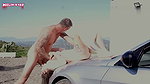 Melina May Es eskaliert Anal auf der Motorhaube