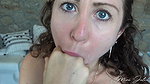 Mini Julia Im Sommerurlaub im Minikeid auf dem Billardtisch hart gefickt